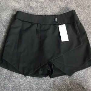 Medium Black Wrap Skort with back zipper